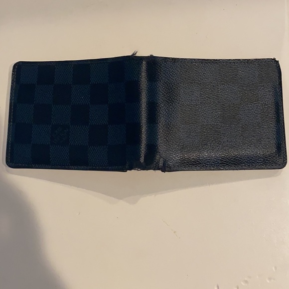 Men’s Louis Vuitton Wallet - Picture 2 of 3